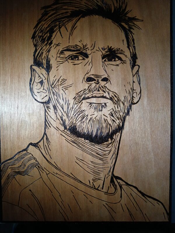 Pyrogravure de Messi 40x30cm