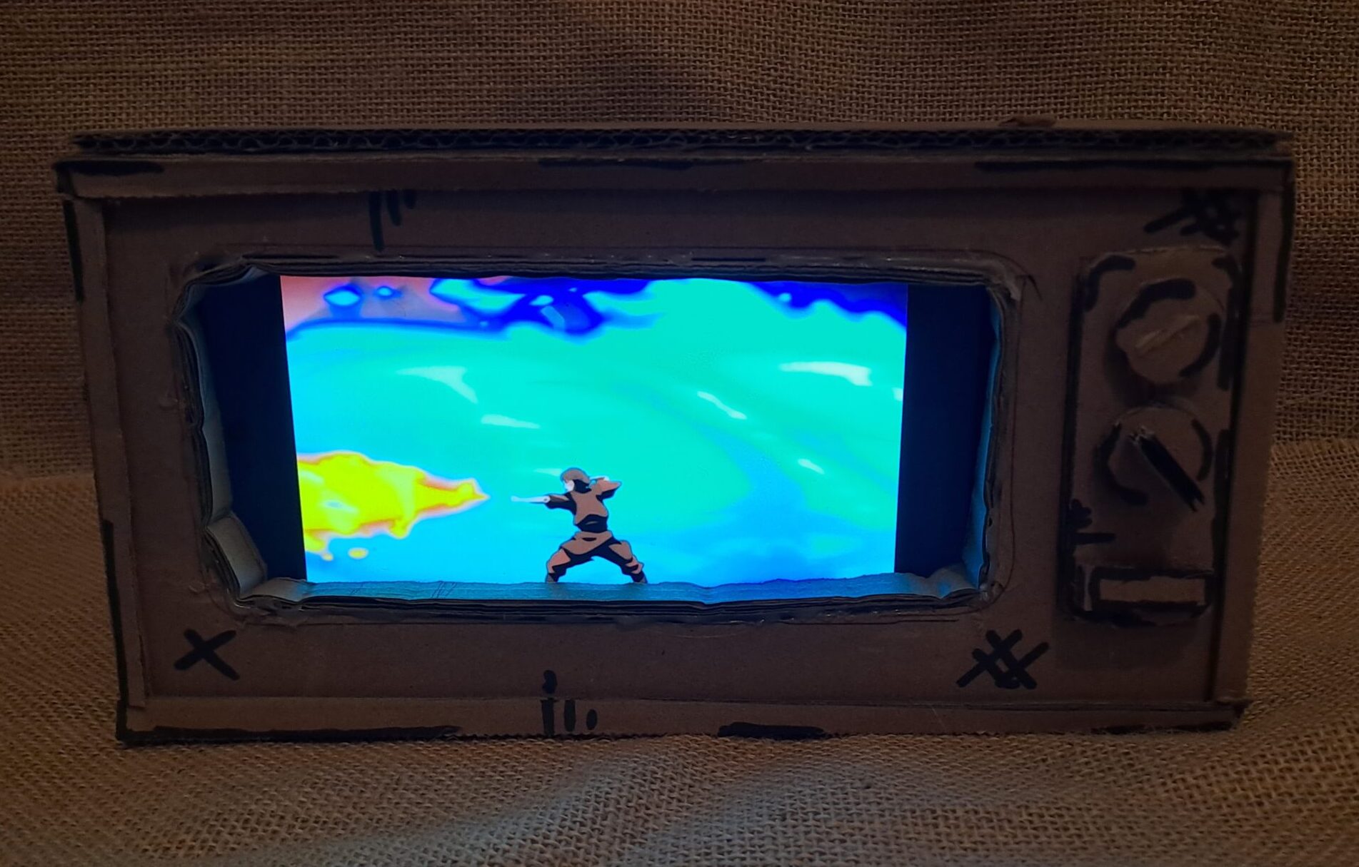 Tv en carton pour smartphone