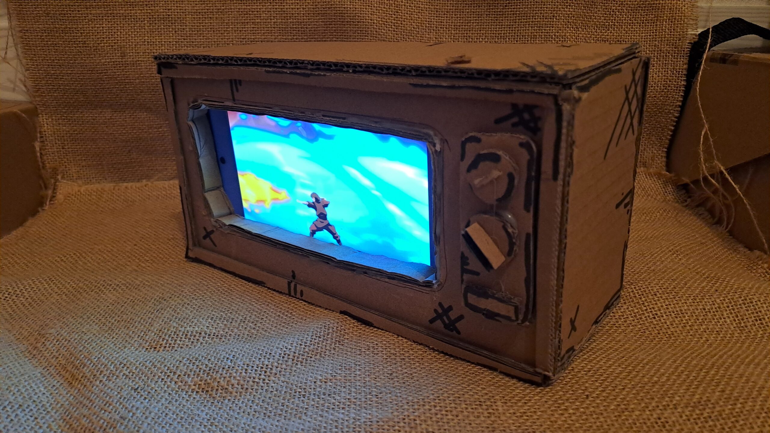 Tv en carton pour smartphone – Image 3