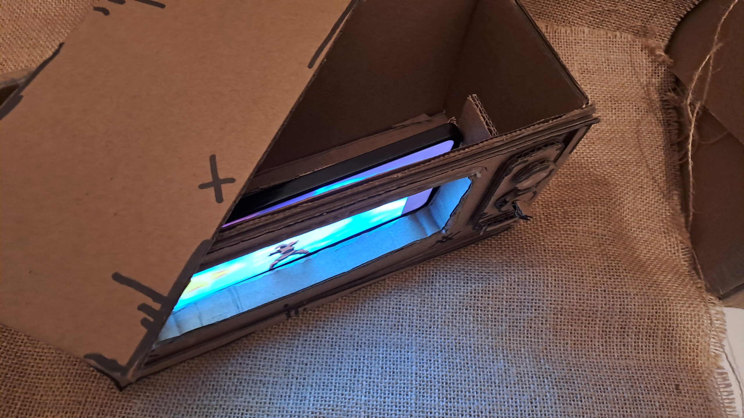Tv en carton pour smartphone – Image 4